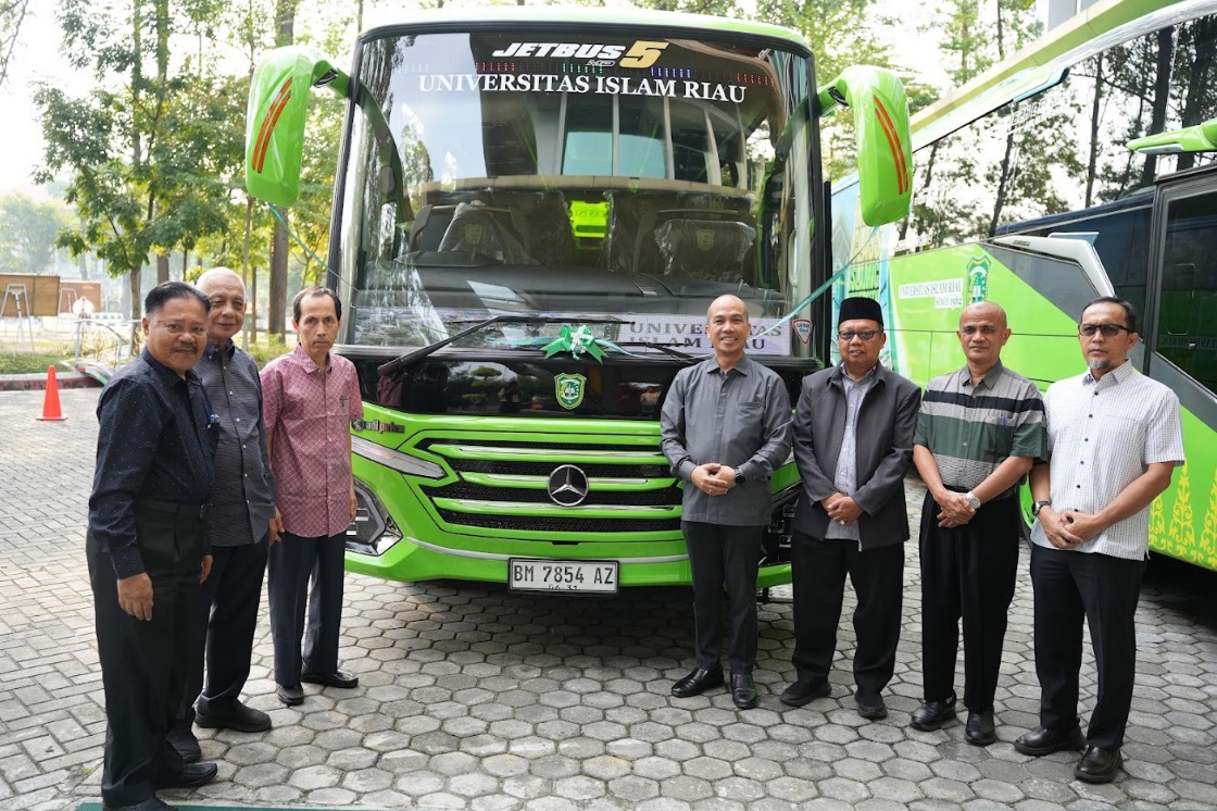 UIR Resmikan Mercedes-Benz Jet Bus 5 Medium untuk Dukung Kegiatan Kampus