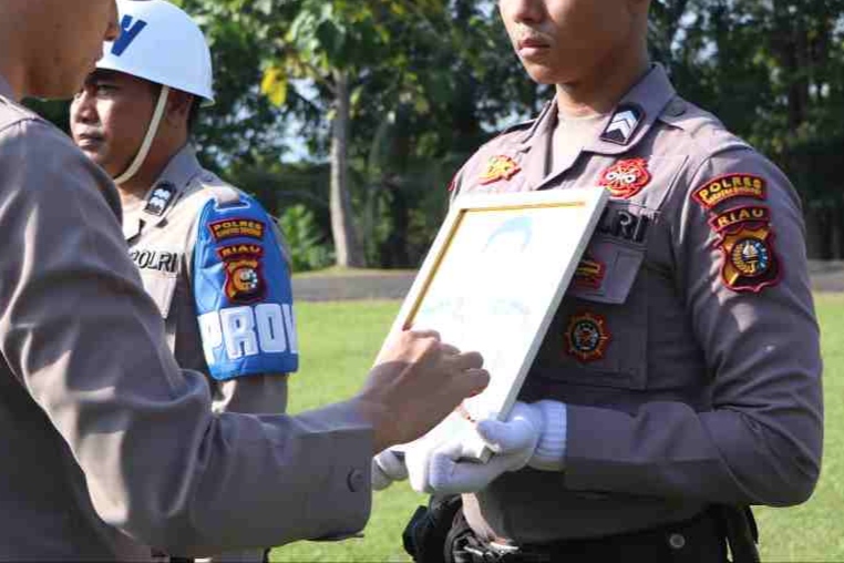 Mangkir Lebih dari 30 Hari, Dua Anggota Polres Kuansing Resmi Dipecat