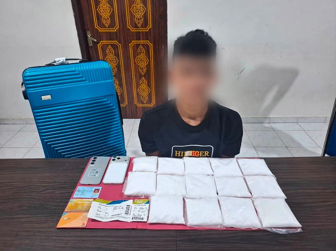 Kurir Sabu Tujuan Jakarta Ditangkap di Bandara SSK II, Polisi Sita 14 Paket Narkotika
