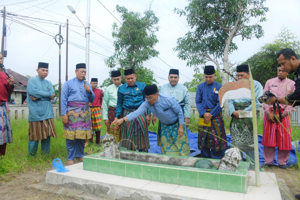 Sambut Hari Jadi Bengkalis ke-514, LAMR Tabur Bunga di Makam Para Pendahulu