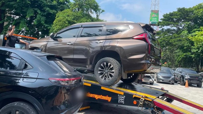 Mobil Pajero Sport yang Dipakai Istri Kedua Bupati Kuansing Disita KPK