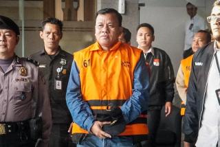 KPK Resmi Tahan Bupati Kuansing Suhardiman Amby dalam Kasus Dugaan Suap Jual Beli Jabatan