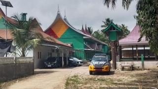 KPK Geledah Sejumlah Lokasi di Kuansing, Balai Milik Suhardiman Amby Ikut Diperiksa