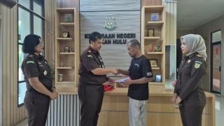 Kejari Rohul Hentikan Penuntutan Dua Tersangka Lewat Restorative Justice