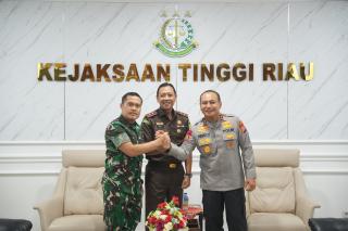 Kapolda, Kajati, dan Pangdam Riau Perkuat Soliditas Demi Penegakan Hukum Berintegritas