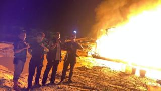 Penggerebekan PETI di Gunung Sahilan, Dua Pelaku Ditangkap dan 12 Rakit Dibakar