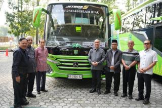 UIR Resmikan Mercedes-Benz Jet Bus 5 Medium untuk Dukung Kegiatan Kampus