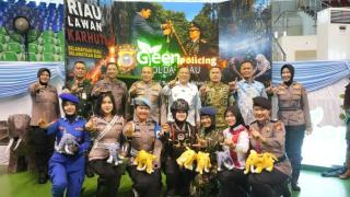 Riau Bhayangkara Run 2026 Bagikan Boneka Gajah dan Bibit Pohon