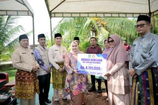 Bupati Kasmarni Salurkan Bantuan Korban Puting Beliung di Desa Api-Api