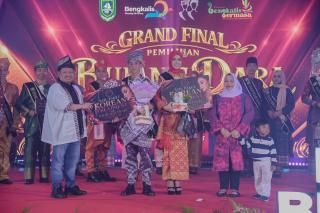 M. Rafi dan Reni Silviani Resmi Sandang Gelar Bujang dan Dara Bengkalis 2026