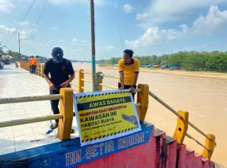 Waspada Buaya! Polsek Kuantan Hilir Pasang Imbauan di Arena Pacu Jalur