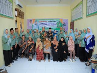 Wujudkan Lansia Mandiri, LKKS Kabupaten Kampar Serahkan Bantuan UEP