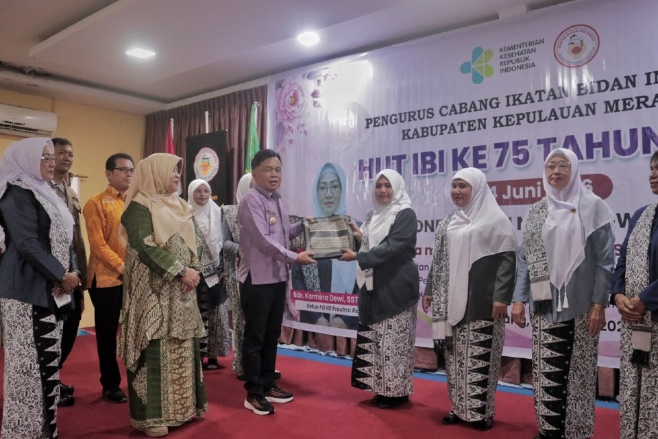 Bupati Asmar: Bidan Garda Terdepan Wujudkan Generasi Emas 2045 pada HUT IBI ke-75