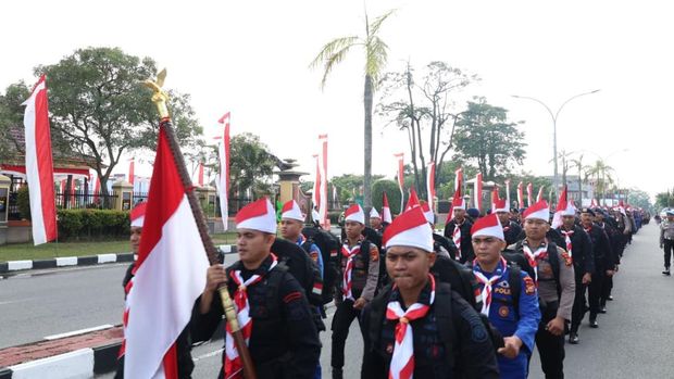 Polda Riau Kibarkan Bendera di 17 Pulau Terluar dan Bawa Misi Kemanusiaan