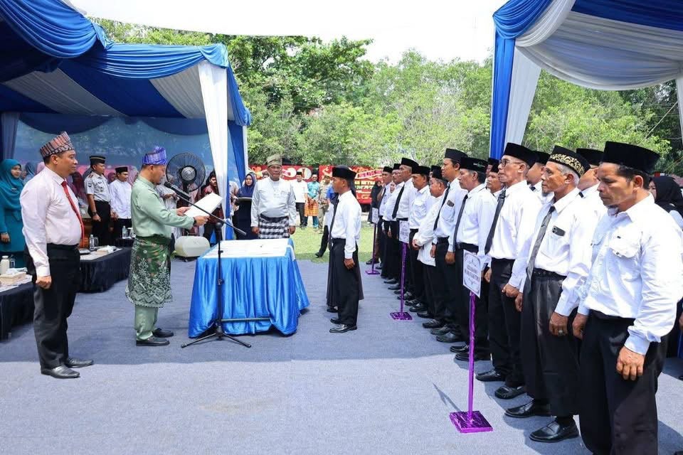 Wako Agung Kukuhkan 36 Ketua RT-RW dan Pengurus Dasa Wisma di Rumbai Barat
