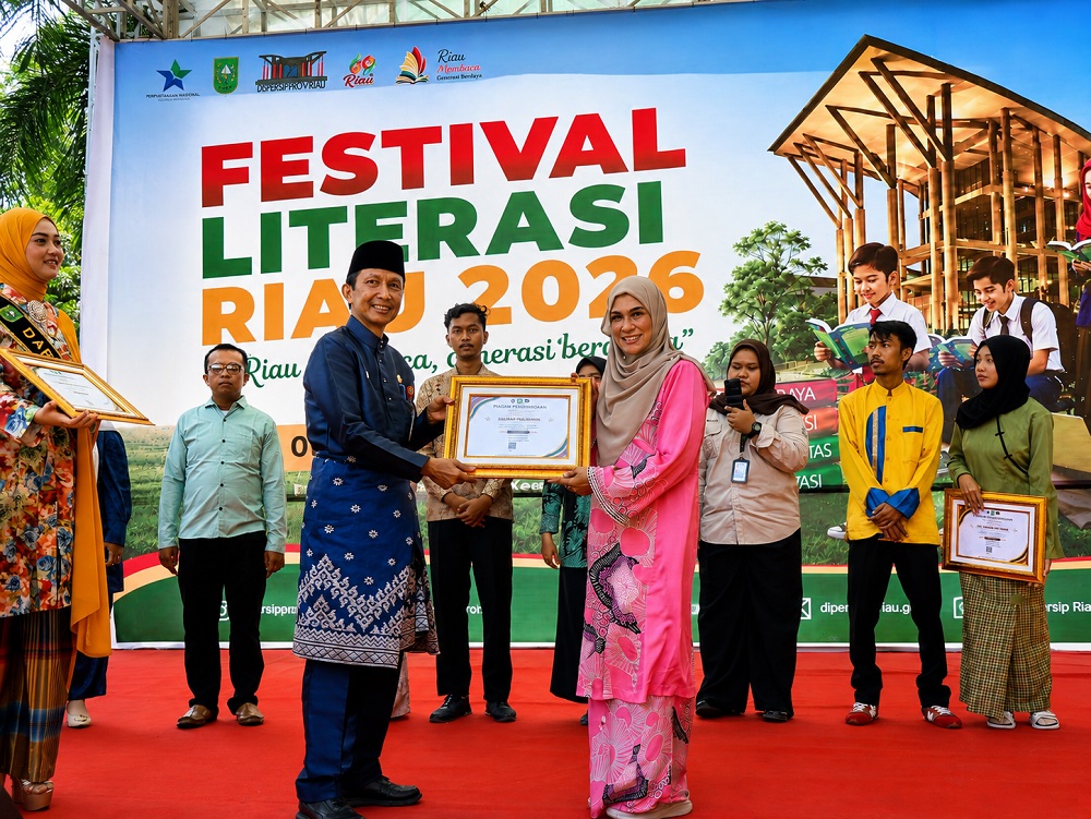 Salmah Publishing Raih Penghargaan Taat Serah Simpan Karya Cetak dari Dispersip Riau