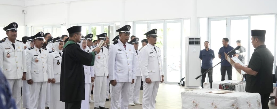 Lantik 22 Pj Kades, Plt Bupati Kuansing: Jangan Hanya Duduk di Kantor