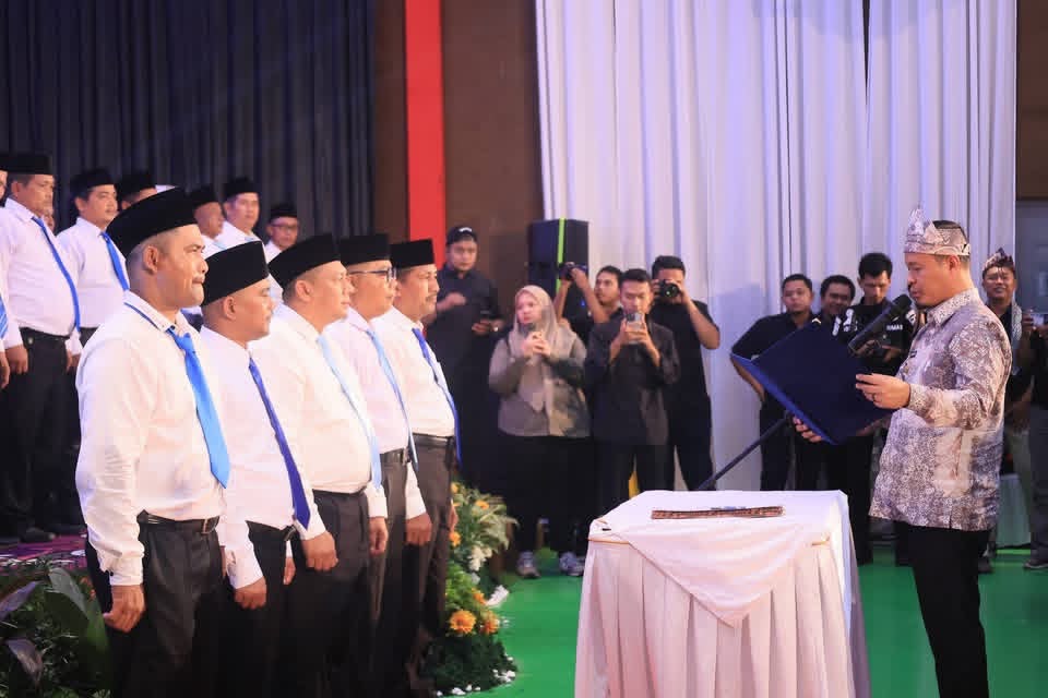 55 RW dan 189 RT di Kulim Dilantik, Camat Tekankan Pengabdian kepada Warga