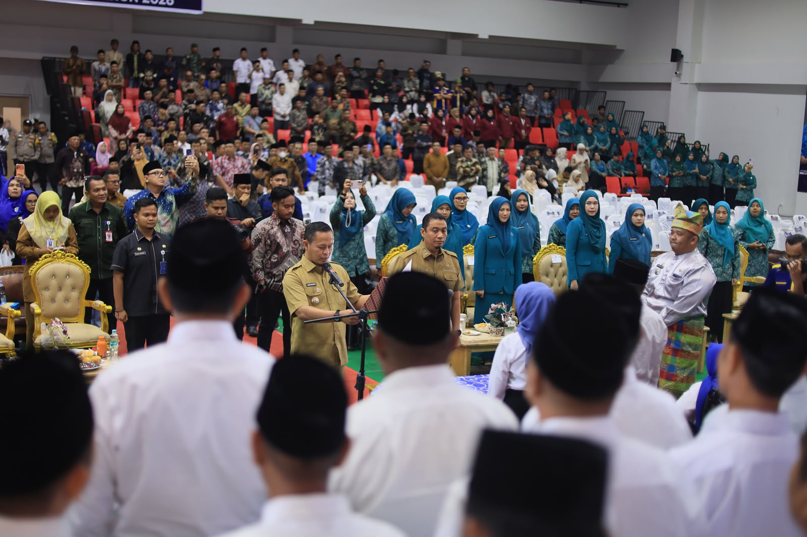 Kukuhkan 152 RT-RW di Binawidya, Wako Agung Minta Aktif Laporkan Masalah Warga