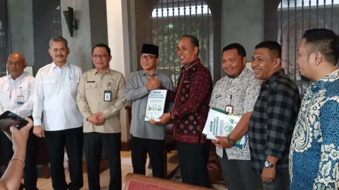 Bupati Inhil Temui Menteri Desa PDT, Dorong Desa Tematik Berbasis Potensi Kelapa