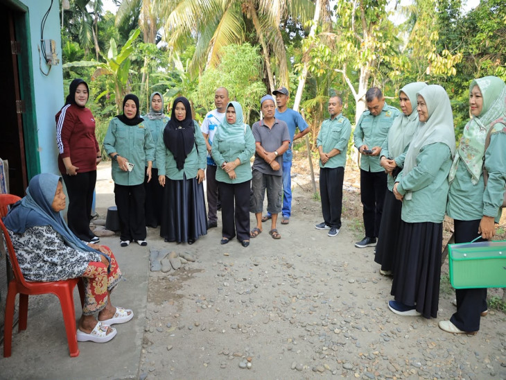 LKKS Kampar Salurkan Bantuan Perlengkapan Rumah Tangga untuk Lansia dan Warga Kurang Mampu