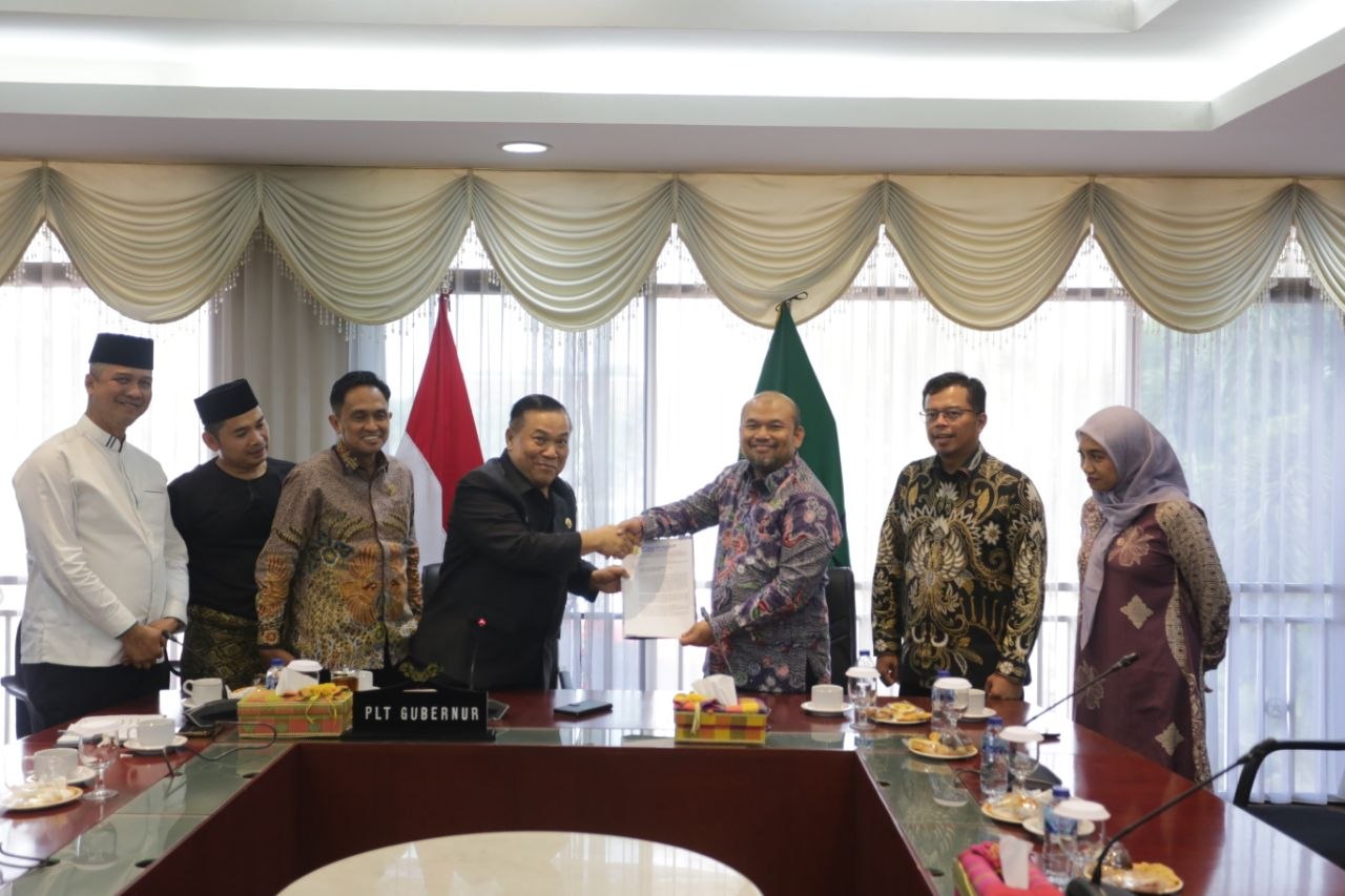 Plt Gubernur Riau Minta PHR Perkuat CSR untuk Perbaikan Jalan Rusak