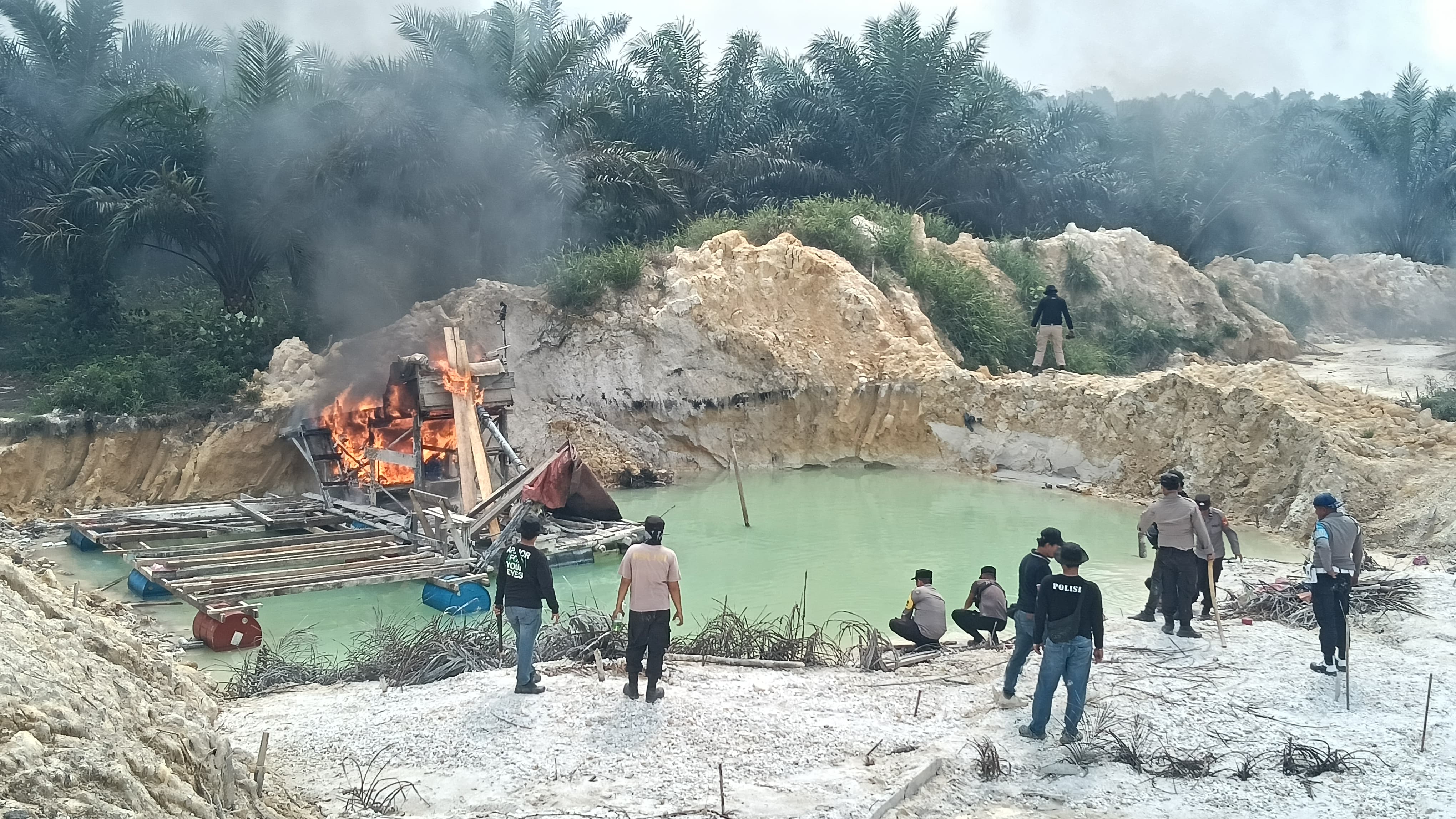 525 Rakit PETI Dimusnahkan, Polisi Perketat Pengawasan Tambang Emas Ilegal di Kuansing