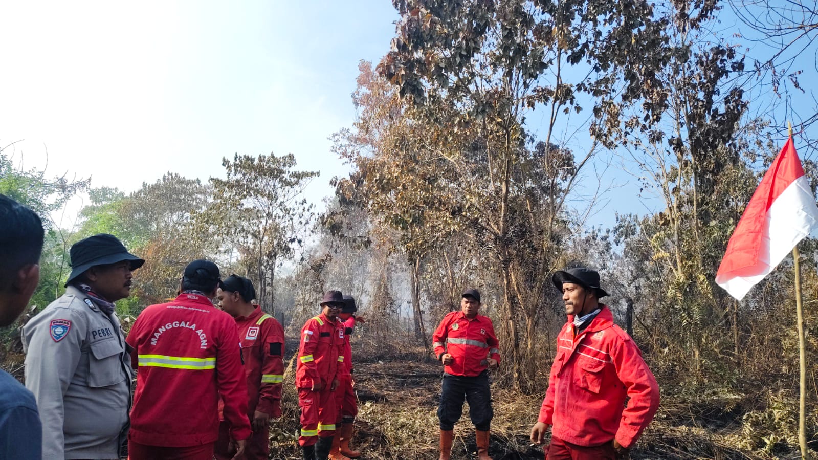 Manggala Agni Riau Rayakan HUT RI di Tengah Kepungan Karhutla