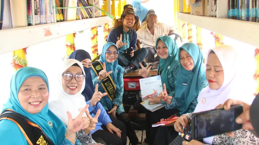 Pustaka Apung Parit Anak Inhil Hadir di Concong, Bawa Buku dan Pengetahuan ke Wilayah Pesisir