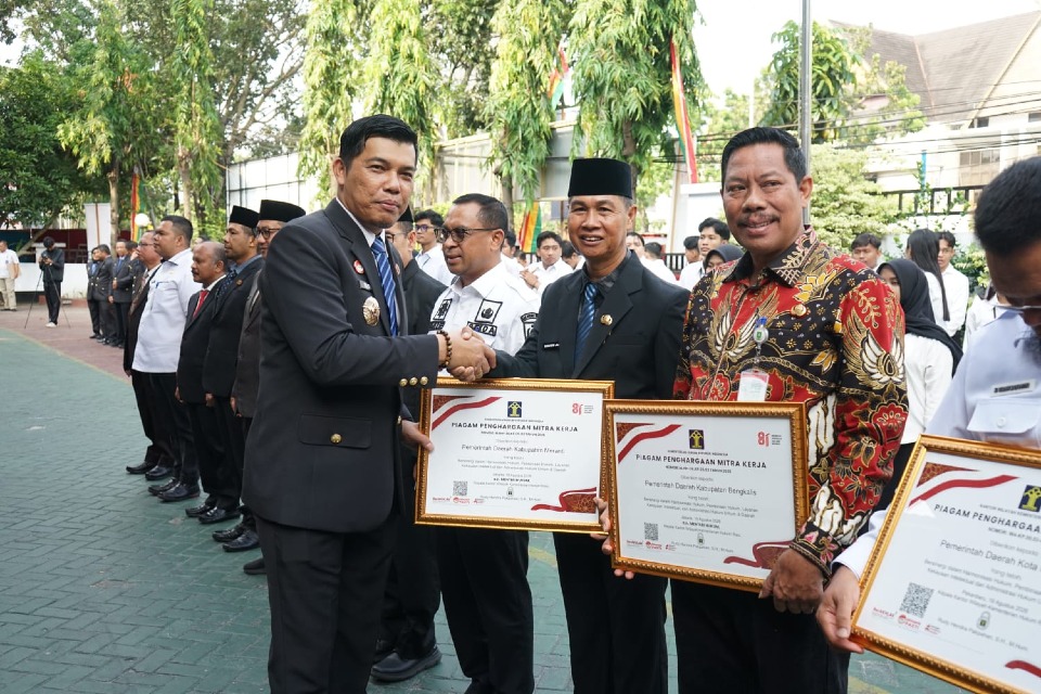 Pemkab Meranti Raih Penghargaan Mitra Kerja Kementerian Hukum