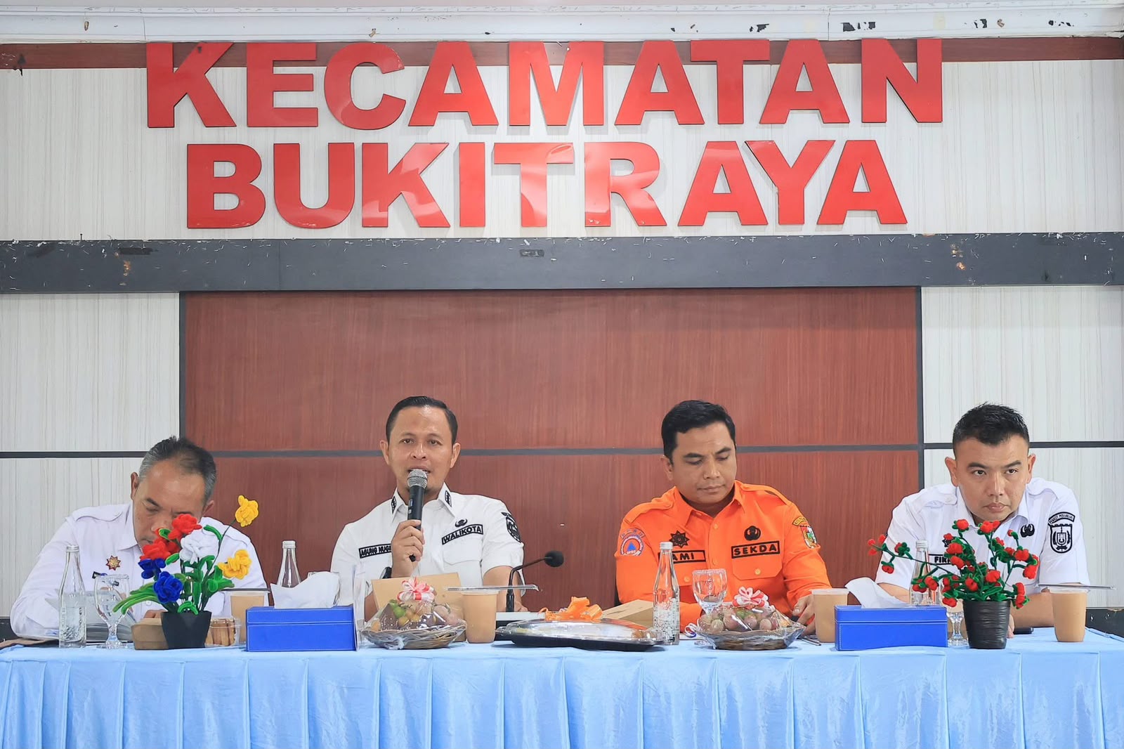 Wali Kota Pekanbaru Evaluasi Camat, Soroti Pelayanan Warga dan Jalan Rusak