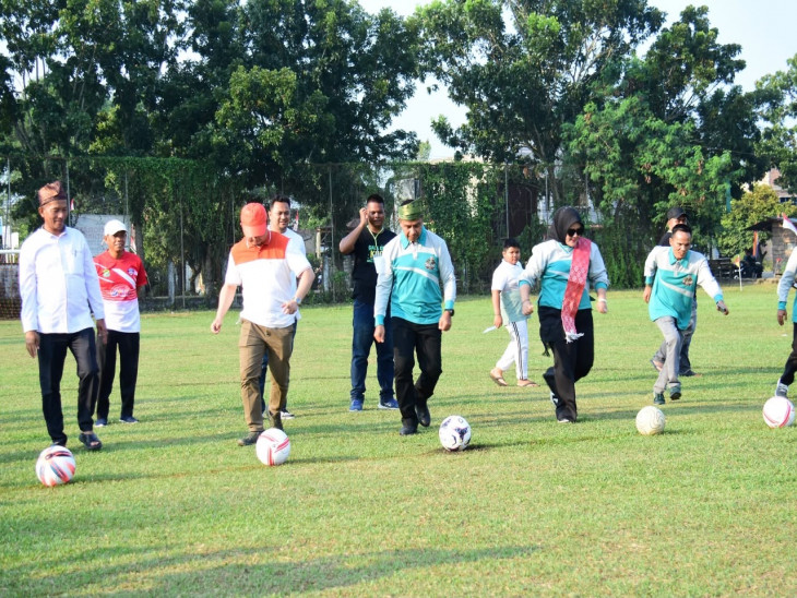 Bupati Kampar Buka Gala Desa Riau di Kuok, 32 Tim Berebut Gelar Juara