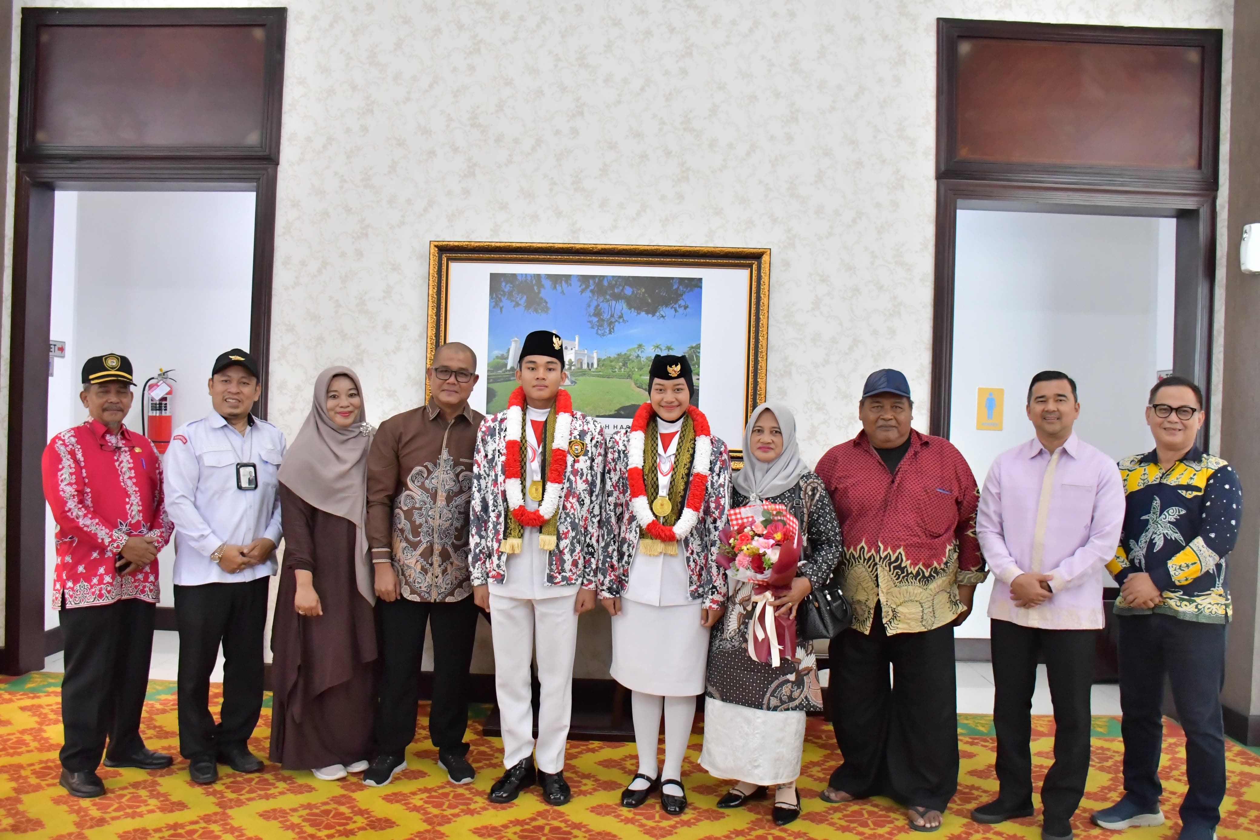 Usai Kibarkan Merah Putih di Istana, Dua Paskibraka Nasional Kembali ke Riau