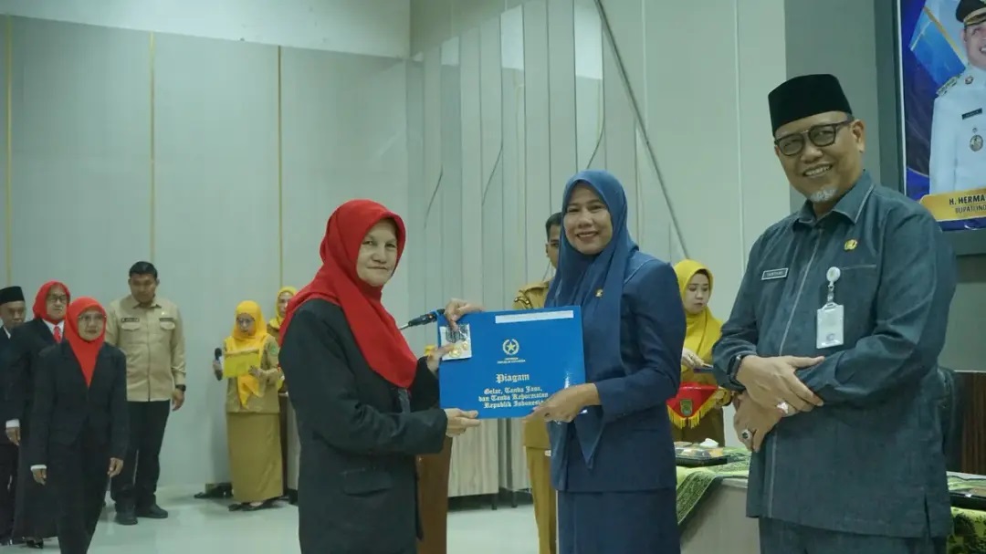88 PNS Inhil Terima Satyalancana Karya Satya, Wabup Dorong Pengabdian Jadi Teladan