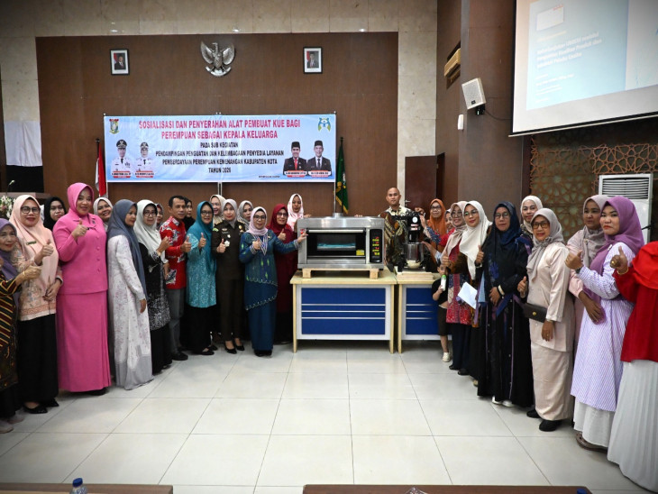 Wabup Kampar Serahkan Bantuan Alat Pembuat Kue untuk Perempuan Kepala Keluarga