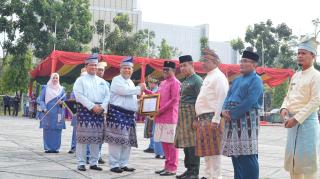 Program Santunan Anak Yatim Bawa Pelalawan Raih Penghargaan Pembangunan Daerah Terbaik I