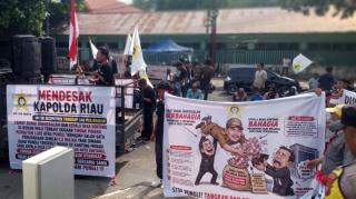 LSM Amatir Demo Polda Riau! Desak Camat Bonai dan Kades Sontang segera jadi Tersangka