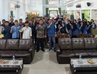 Murid Program Entrepreneur MAN 1 Pekanbaru Belajar Menangkap Peluang Bersama Dr Sarli Rahman