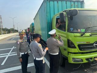Belasan Truk ODOL Ditertibkan di Tol Pekanbaru-Dumai, Enam Diberi Teguran