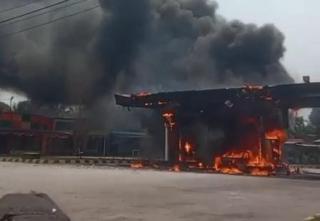 SPBU di Pelalawan Terbakar Saat Isi Pertalite, Diduga Dipicu Korsleting Mobil