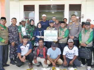 Kunker ke Panipahan, Bupati Rohil Salurkan Bantuan dan Perkuat Penanganan KLB Malaria