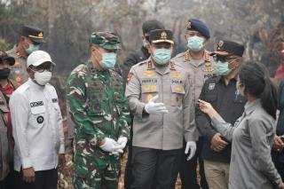Kapolda Riau dan Pangdam Turun Padamkan Karhutla
