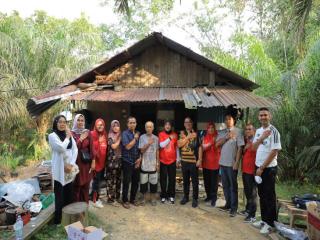 LKKS Kampar Salurkan Bantuan Perlengkapan Rumah Tangga untuk Warga Kurang Mampu