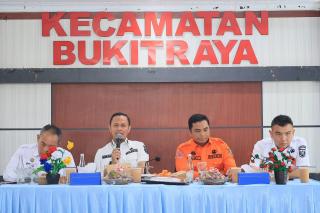 Wali Kota Pekanbaru Evaluasi Camat, Soroti Pelayanan Warga dan Jalan Rusak