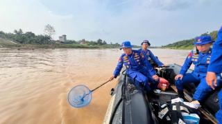 Green Policing di Pacu Jalur, Polda Riau Bersihkan Sampah di Tepian Narosa