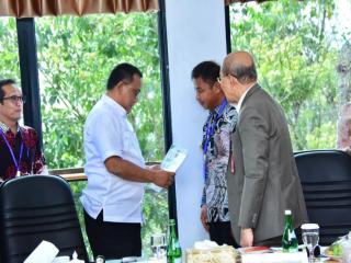 Temui Menteri Lingkungan Hidup, Bupati Kampar Ajukan Proposal Penanganan Lingkungan