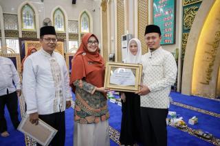 Pemko Pekanbaru Tanggung Penuh Biaya Domestik Haji 2026, Wali Kota Terima Penghargaan Kemenhaj