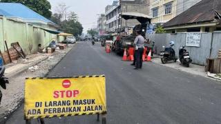 Pengaspalan Jalan Teratai Pekanbaru Capai 70 Persen, Bahu Jalan dan Drainase Segera Digarap