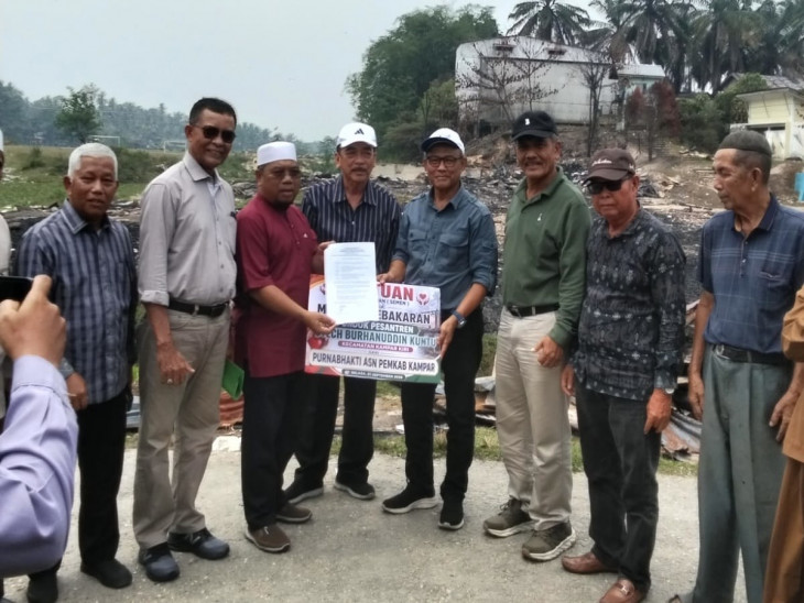 Peduli Ponpes Terbakar, Purnabhakti ASN Kampar Donasikan 153 Sak Semen