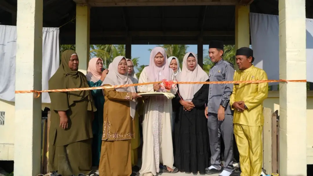 Hadiri Maulid Nabi, Plh Bupati Inhil Resmikan Gedung BKMT Desa Tanjung Raja